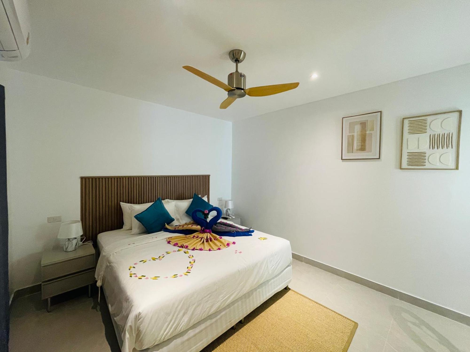 Baan Saint-Tropez Seaview Villas Kata Beach Extérieur photo