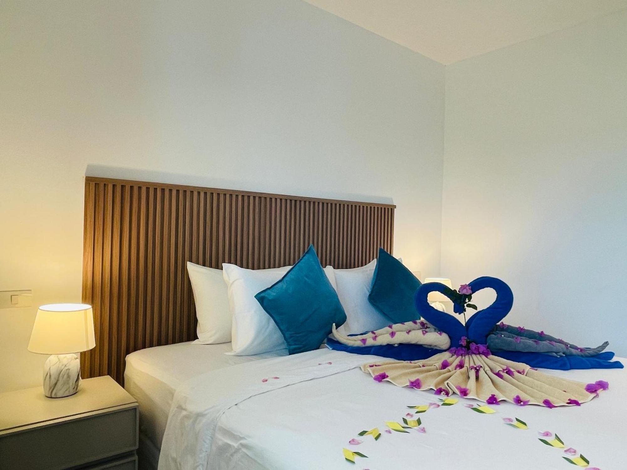 Baan Saint-Tropez Seaview Villas Kata Beach Extérieur photo