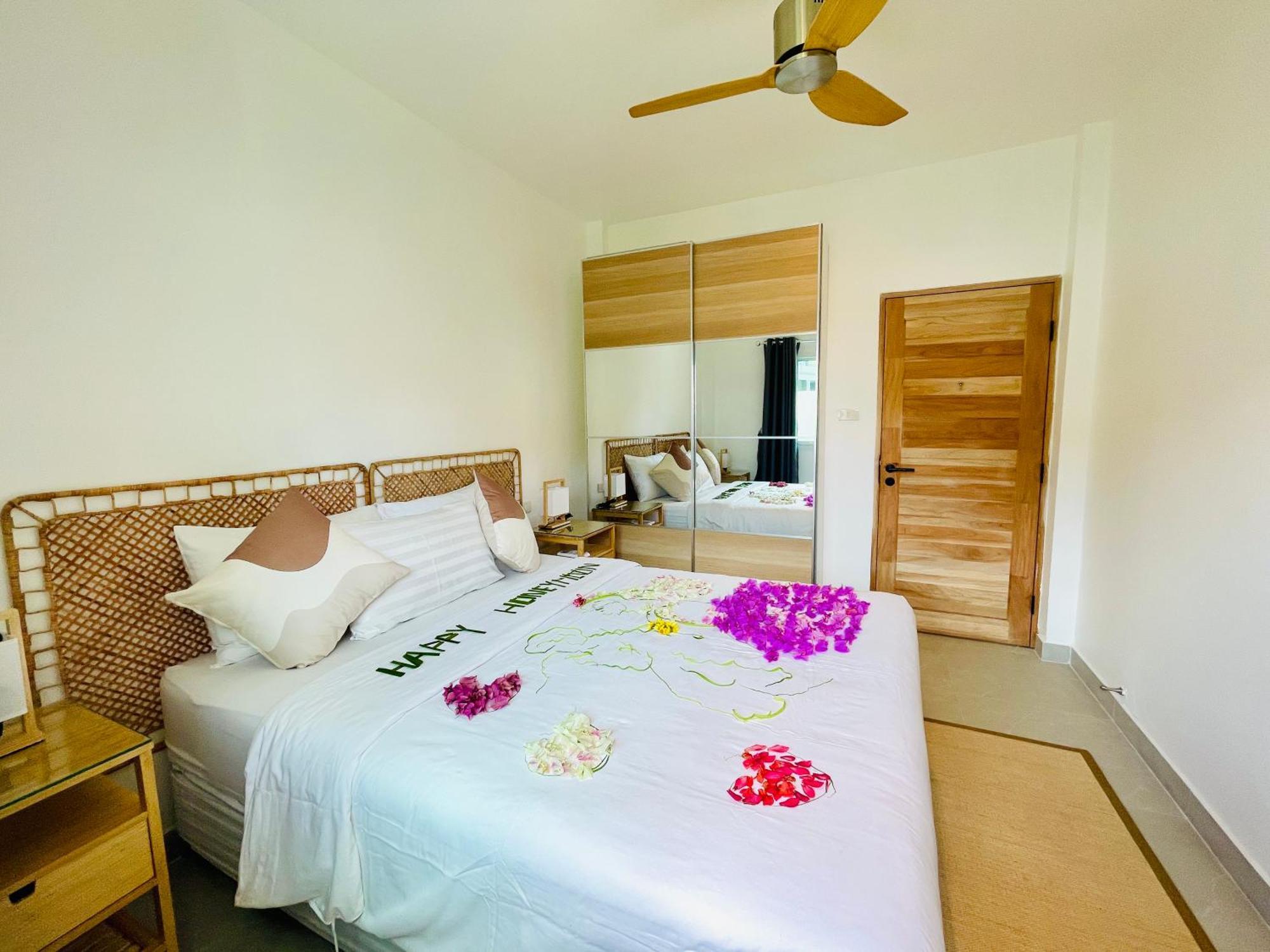 Baan Saint-Tropez Seaview Villas Kata Beach Extérieur photo